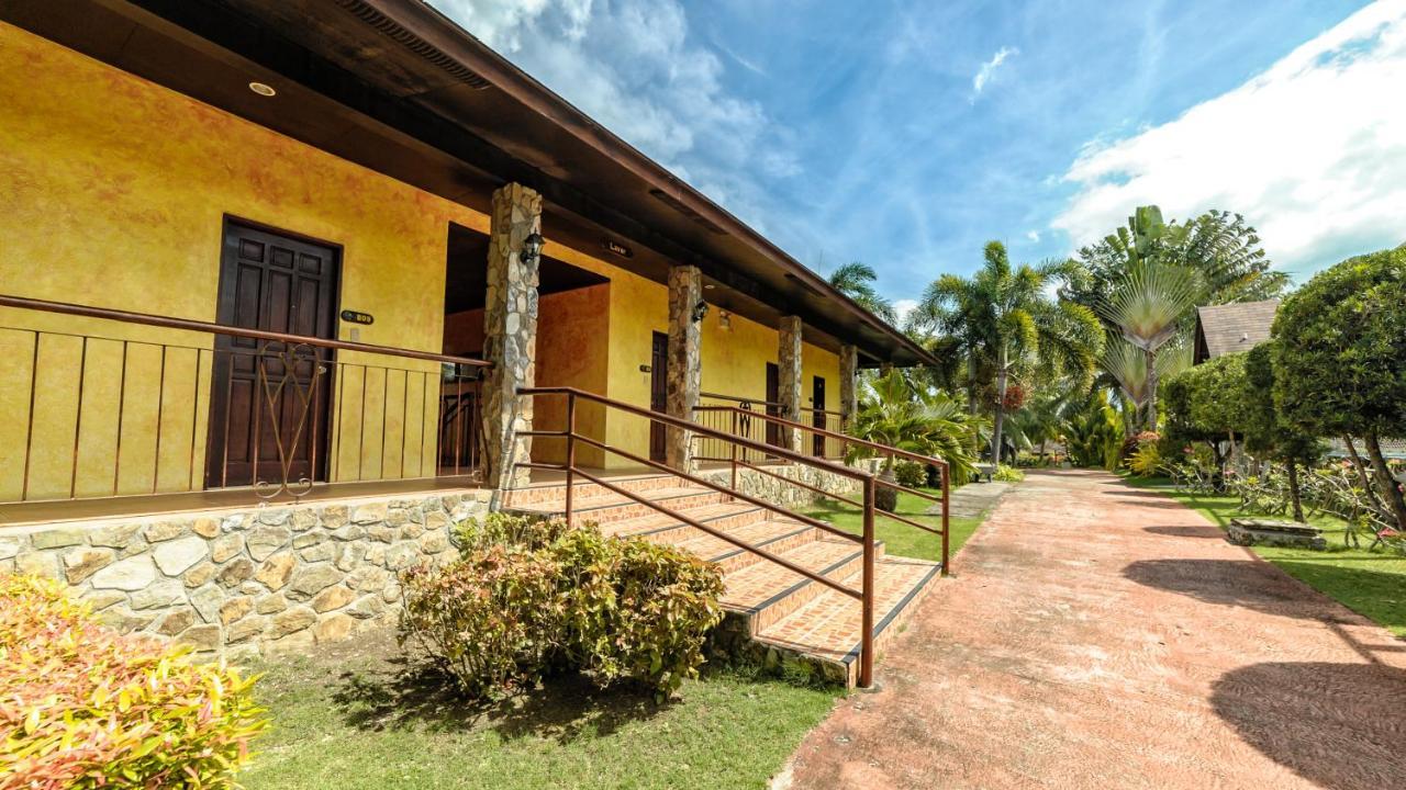 Flushing Meadows Resorts & Playground Panglao Esterno foto